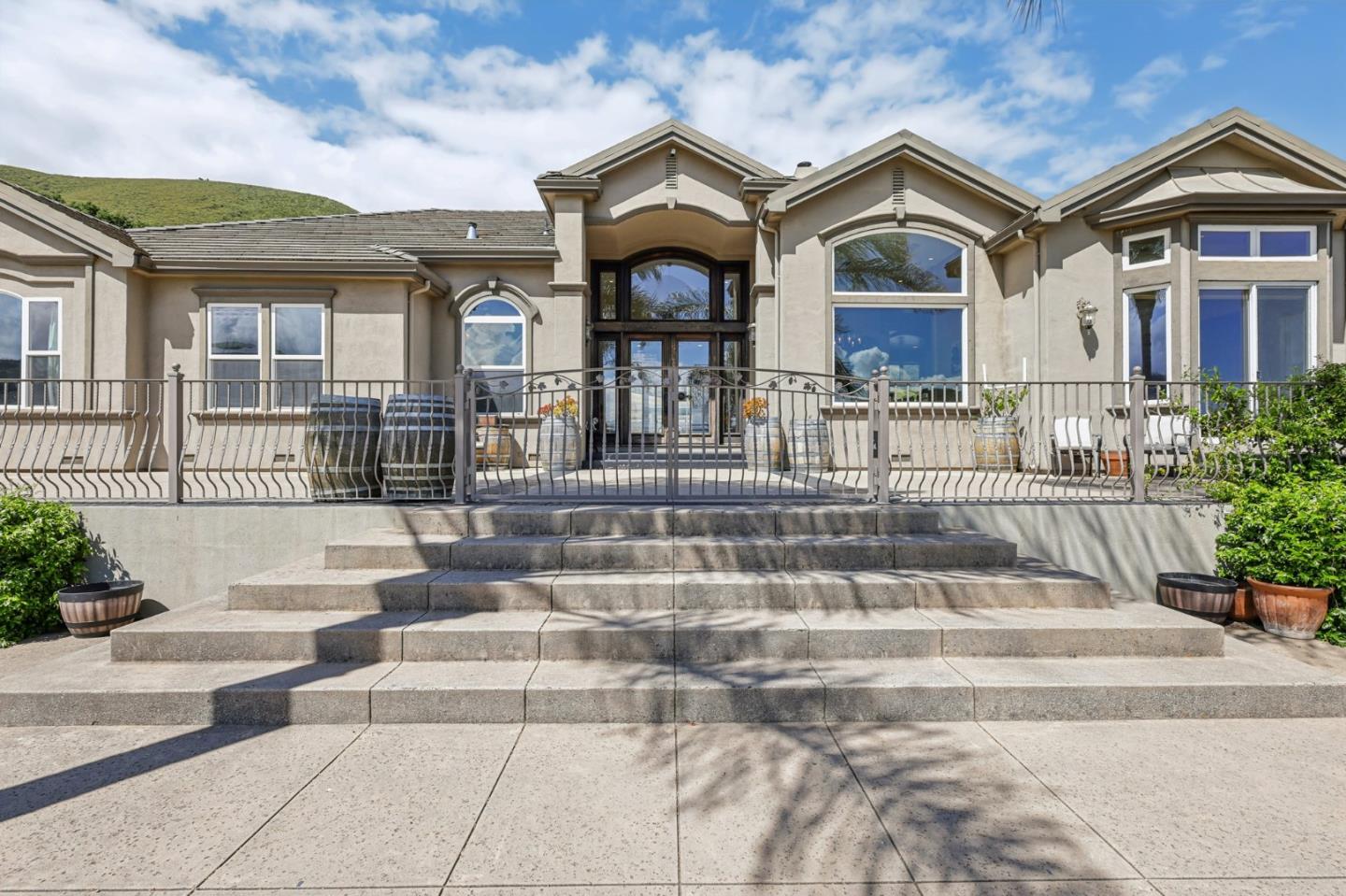 Detail Gallery Image 5 of 103 For 2995 Day Rd, Gilroy,  CA 95020 - 5 Beds | 4 Baths