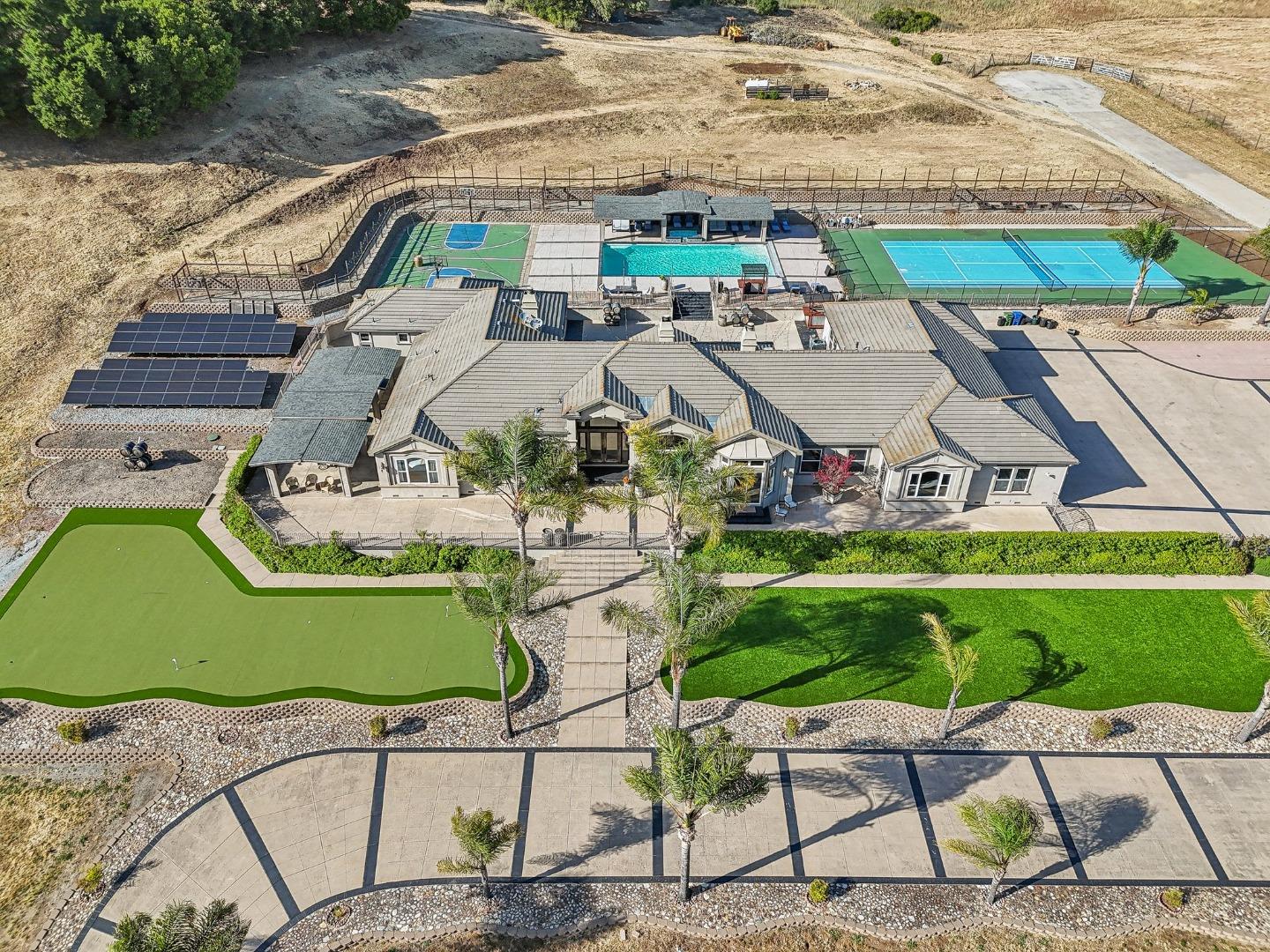 Detail Gallery Image 63 of 103 For 2995 Day Rd, Gilroy,  CA 95020 - 5 Beds | 4 Baths