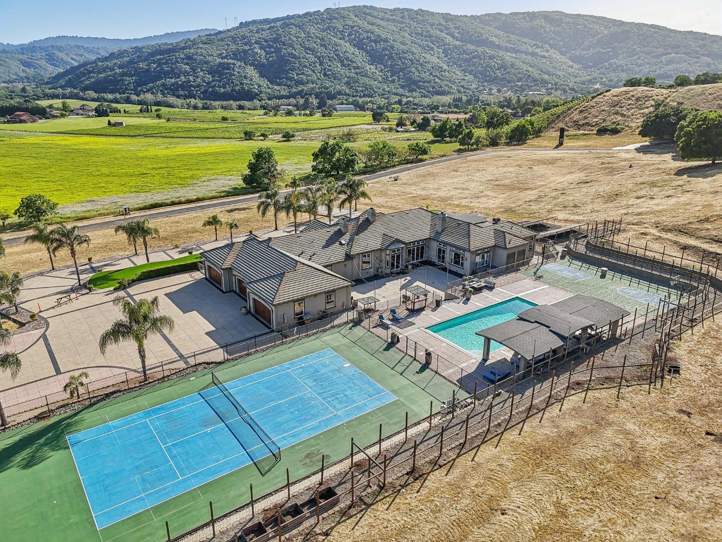 Detail Gallery Image 65 of 103 For 2995 Day Rd, Gilroy,  CA 95020 - 5 Beds | 4 Baths