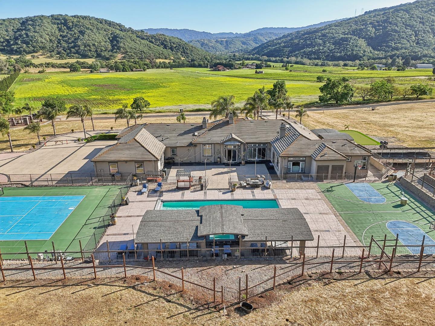 Detail Gallery Image 66 of 103 For 2995 Day Rd, Gilroy,  CA 95020 - 5 Beds | 4 Baths