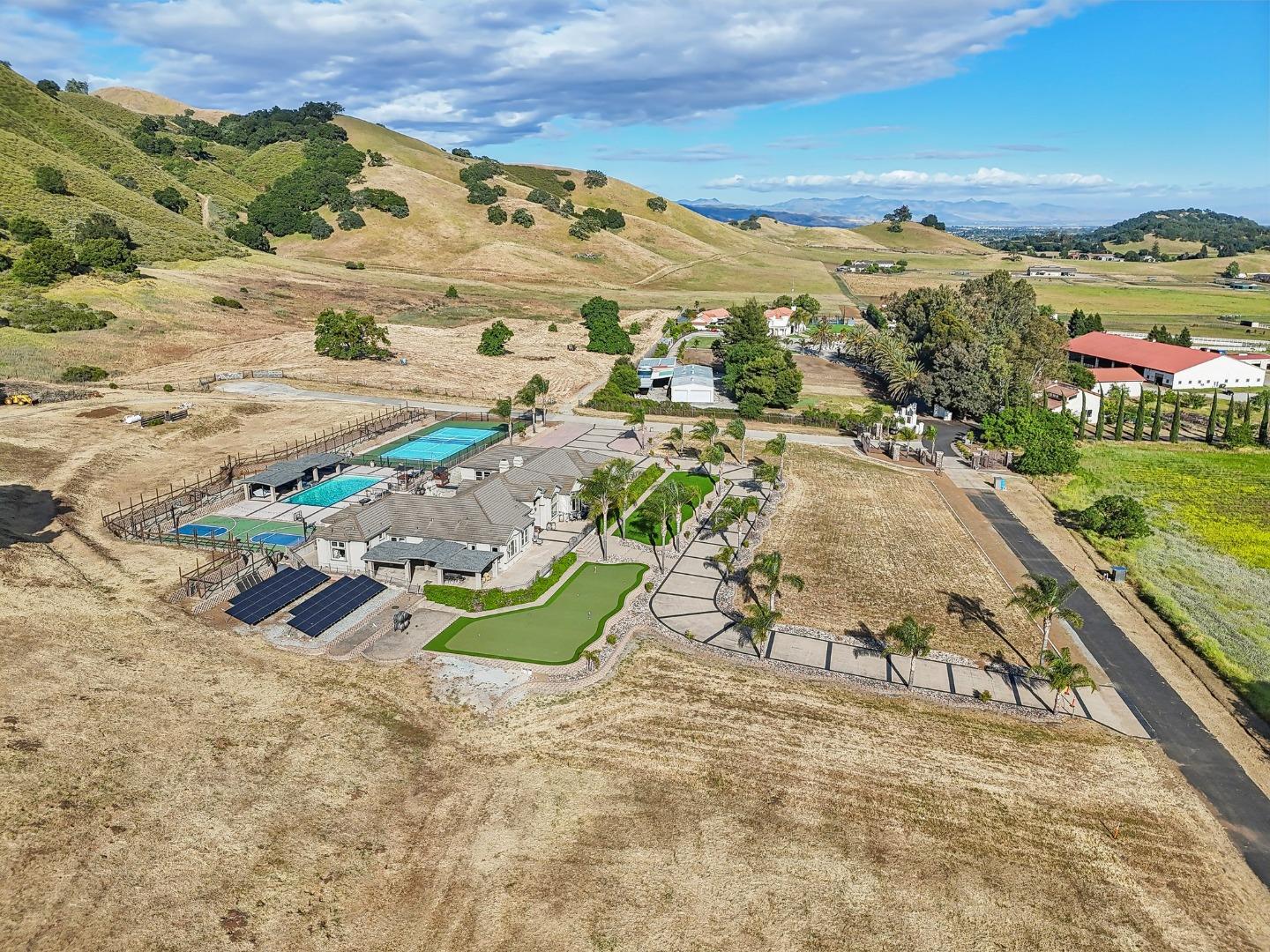 Detail Gallery Image 69 of 103 For 2995 Day Rd, Gilroy,  CA 95020 - 5 Beds | 4 Baths