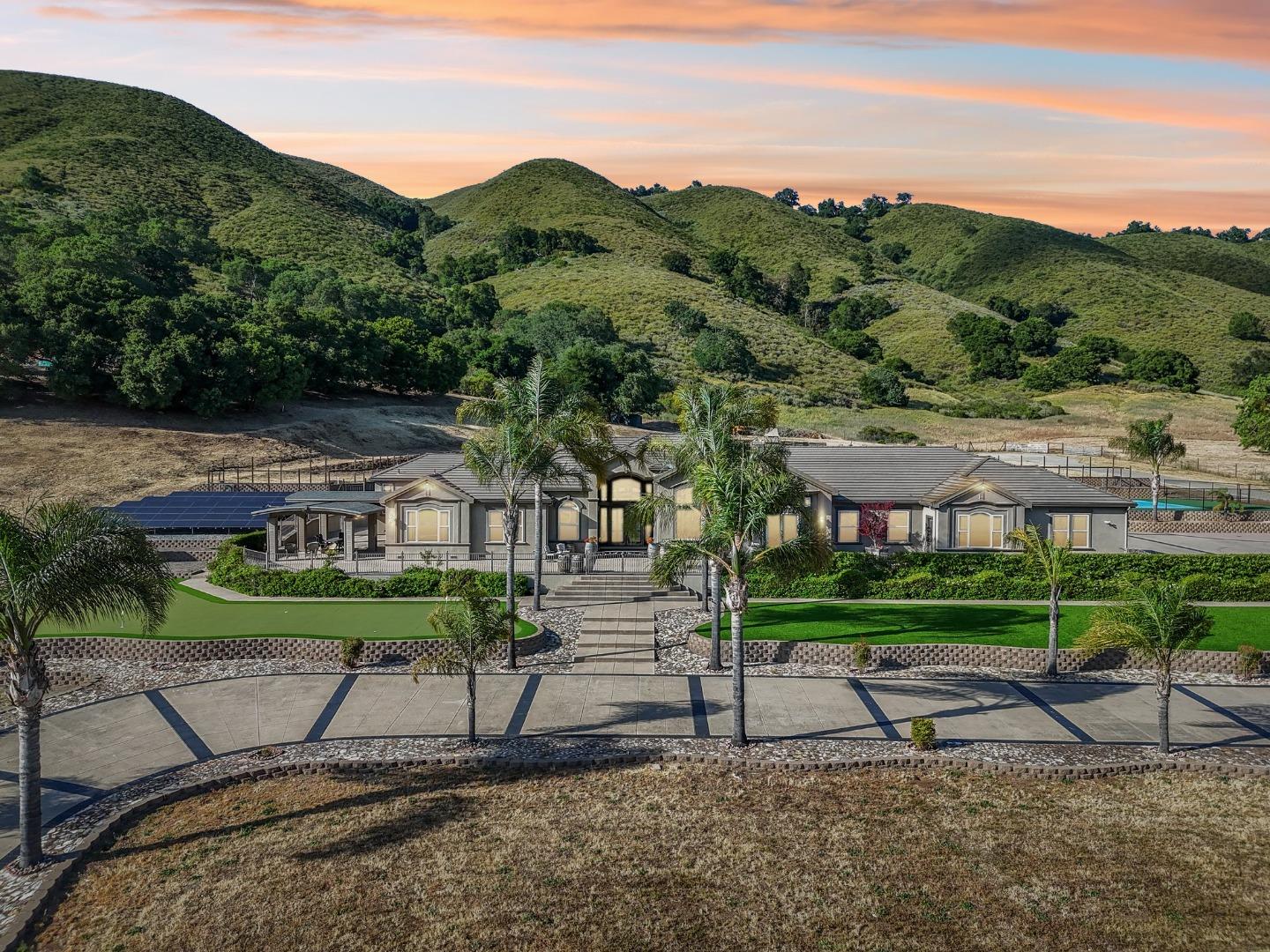 Detail Gallery Image 70 of 103 For 2995 Day Rd, Gilroy,  CA 95020 - 5 Beds | 4 Baths