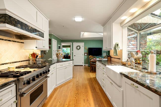 Detail Gallery Image 6 of 30 For 1175 Westridge Dr, Portola Valley,  CA 94028 - 4 Beds | 3 Baths