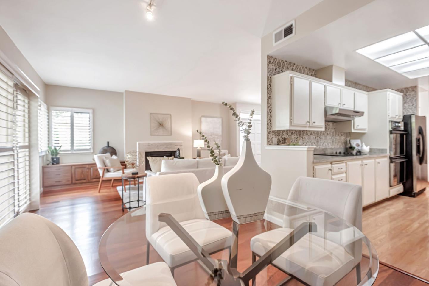Detail Gallery Image 12 of 41 For 1294 Woodside Rd, Redwood City,  CA 94061 - 2 Beds | 2 Baths