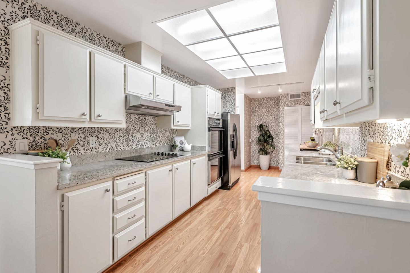 Detail Gallery Image 6 of 41 For 1294 Woodside Rd, Redwood City,  CA 94061 - 2 Beds | 2 Baths