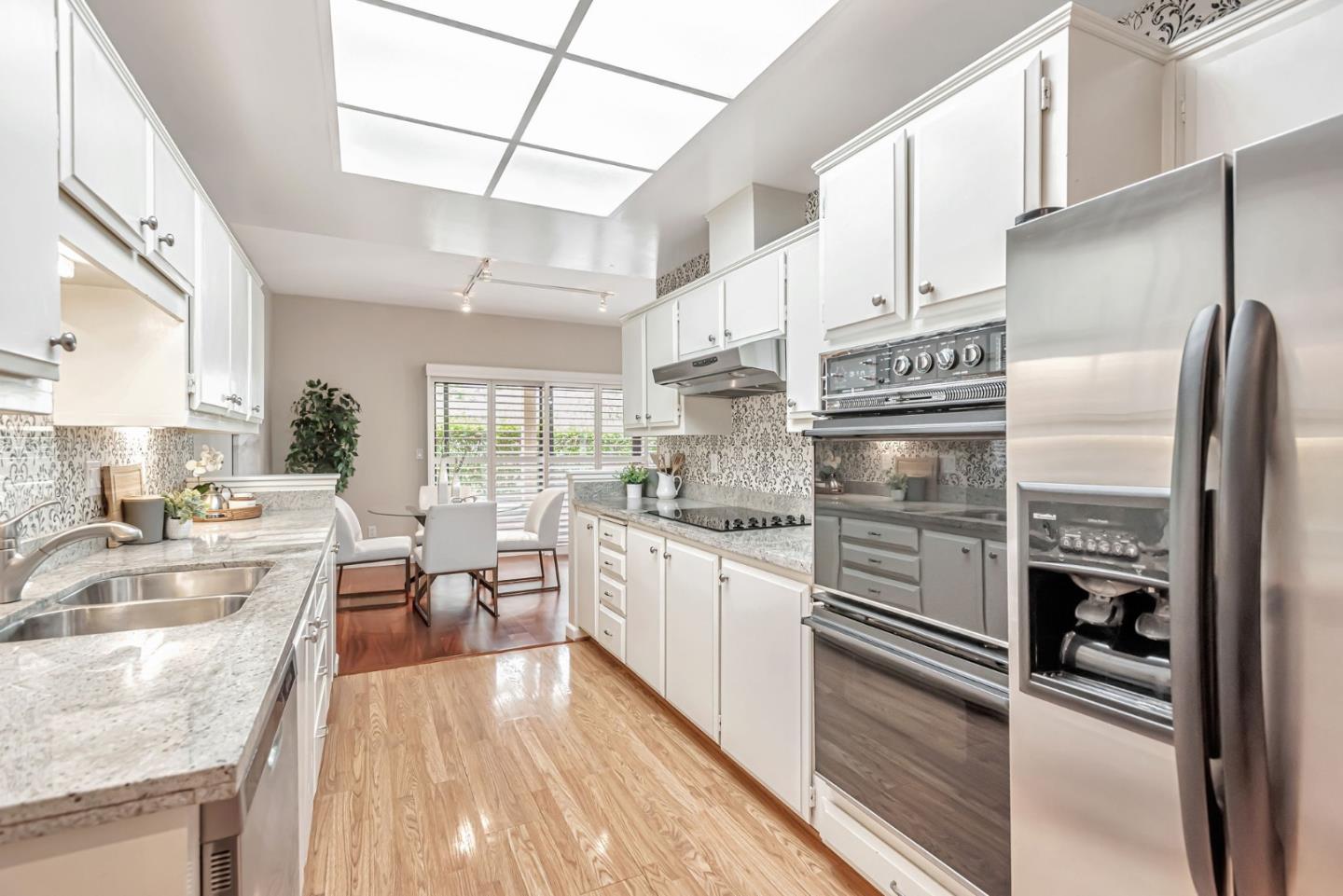Detail Gallery Image 8 of 41 For 1294 Woodside Rd, Redwood City,  CA 94061 - 2 Beds | 2 Baths
