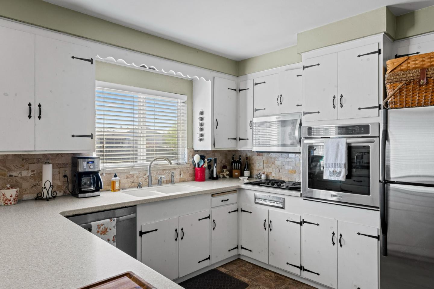 Detail Gallery Image 13 of 47 For 4211 Bolsa Rd, Hollister,  CA 95023 - 3 Beds | 2 Baths