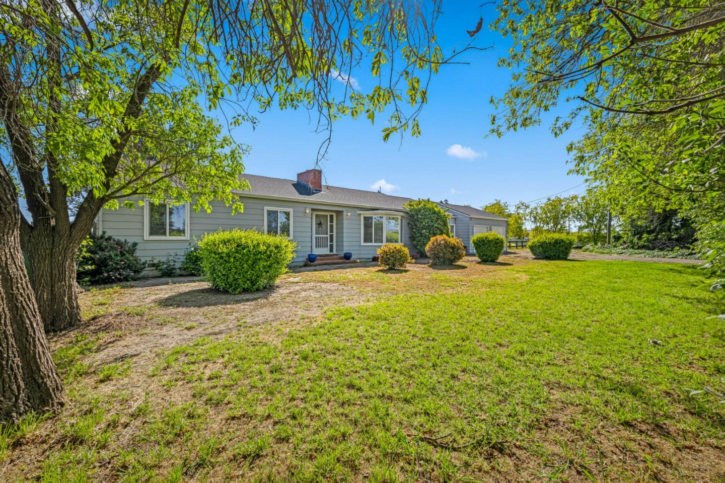 Detail Gallery Image 3 of 47 For 4211 Bolsa Rd, Hollister,  CA 95023 - 3 Beds | 2 Baths