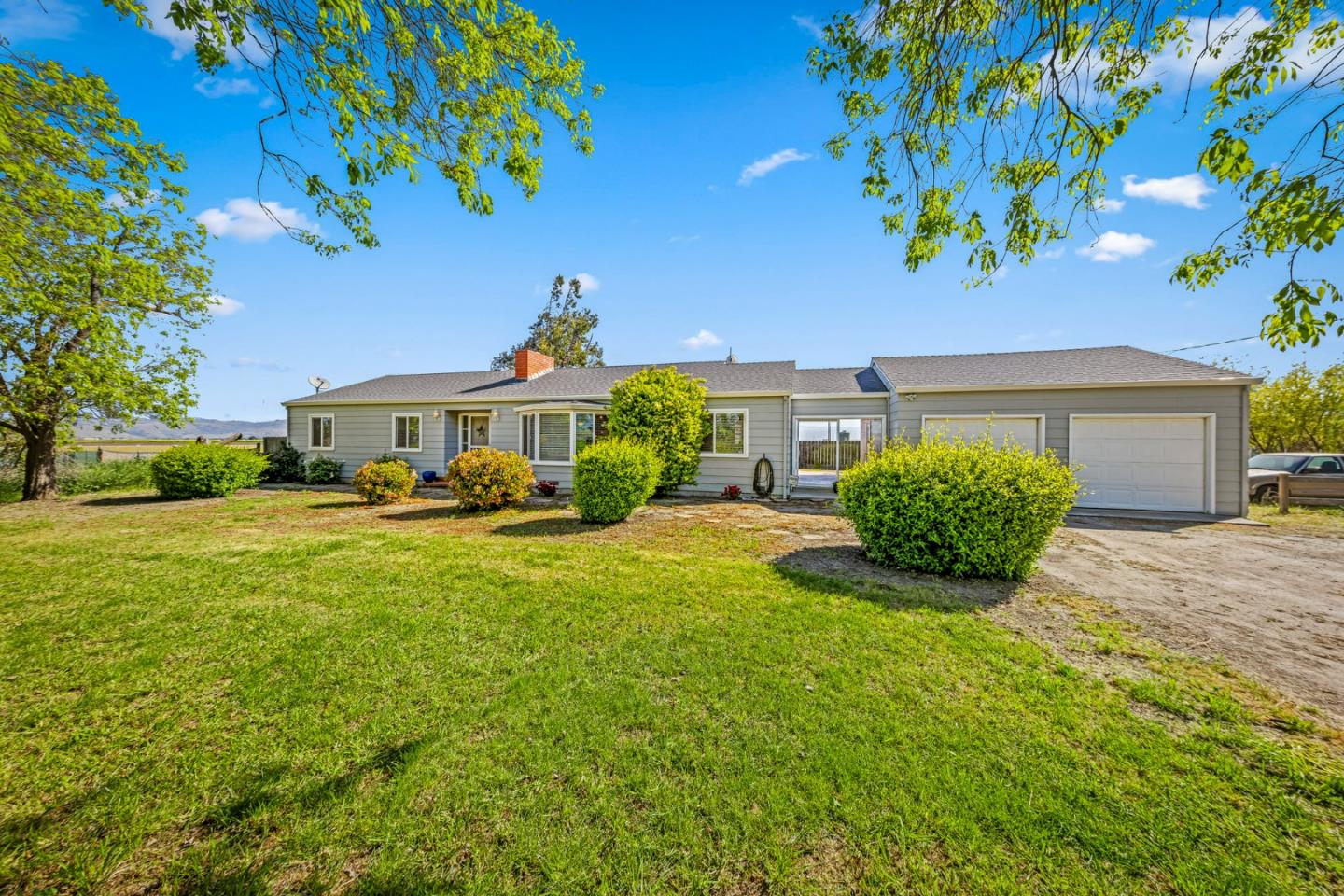 Detail Gallery Image 4 of 47 For 4211 Bolsa Rd, Hollister,  CA 95023 - 3 Beds | 2 Baths