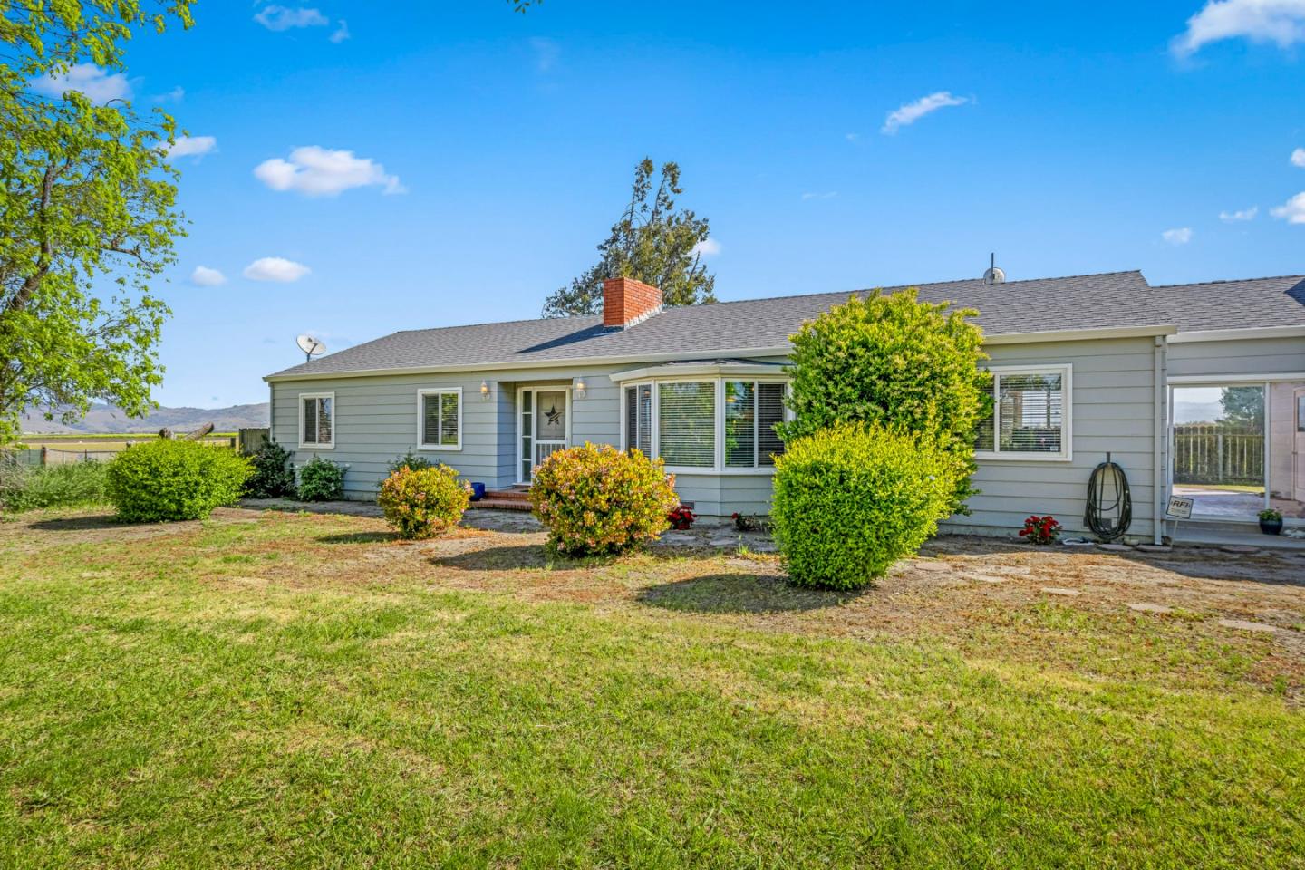 Detail Gallery Image 5 of 47 For 4211 Bolsa Rd, Hollister,  CA 95023 - 3 Beds | 2 Baths