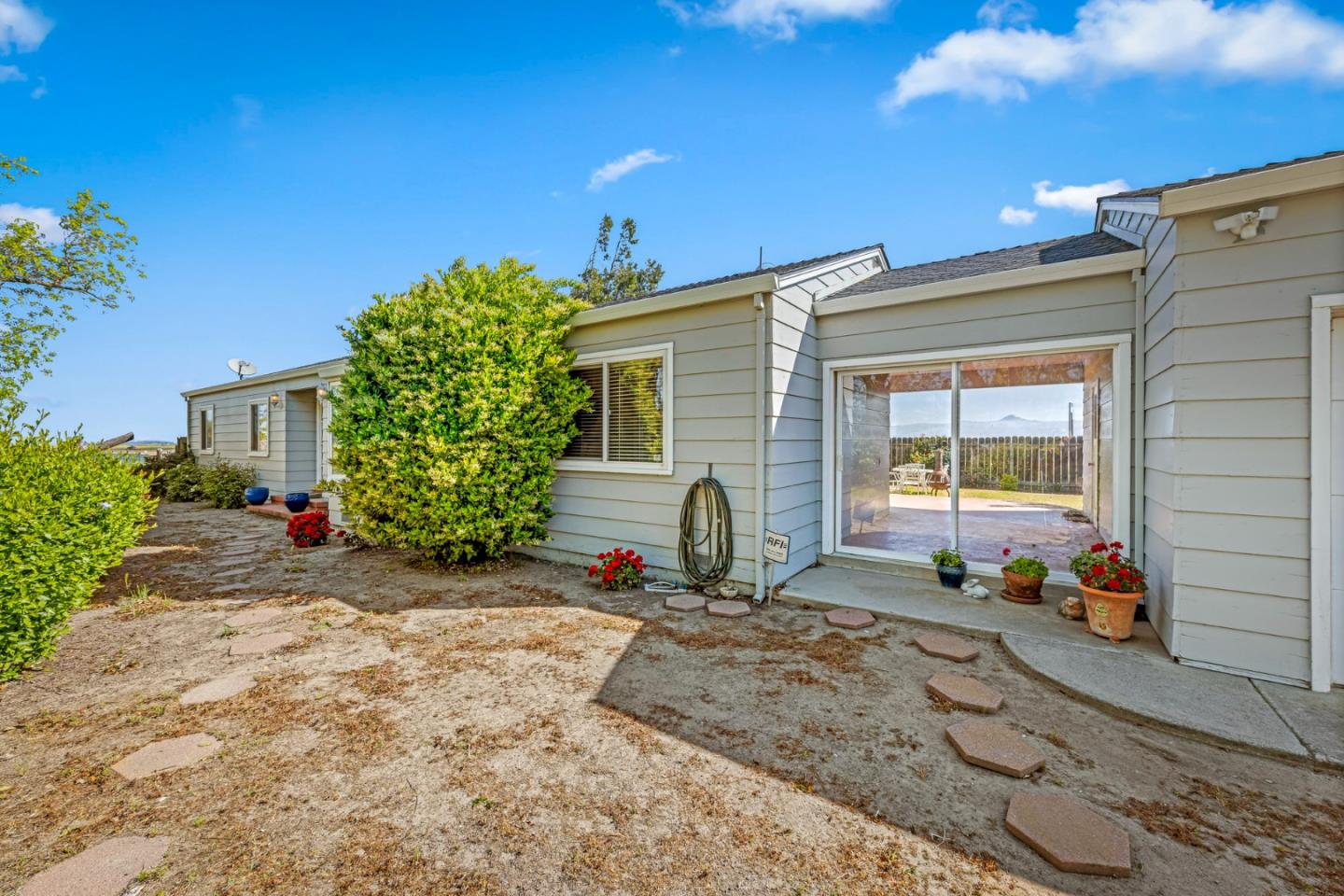 Detail Gallery Image 7 of 47 For 4211 Bolsa Rd, Hollister,  CA 95023 - 3 Beds | 2 Baths