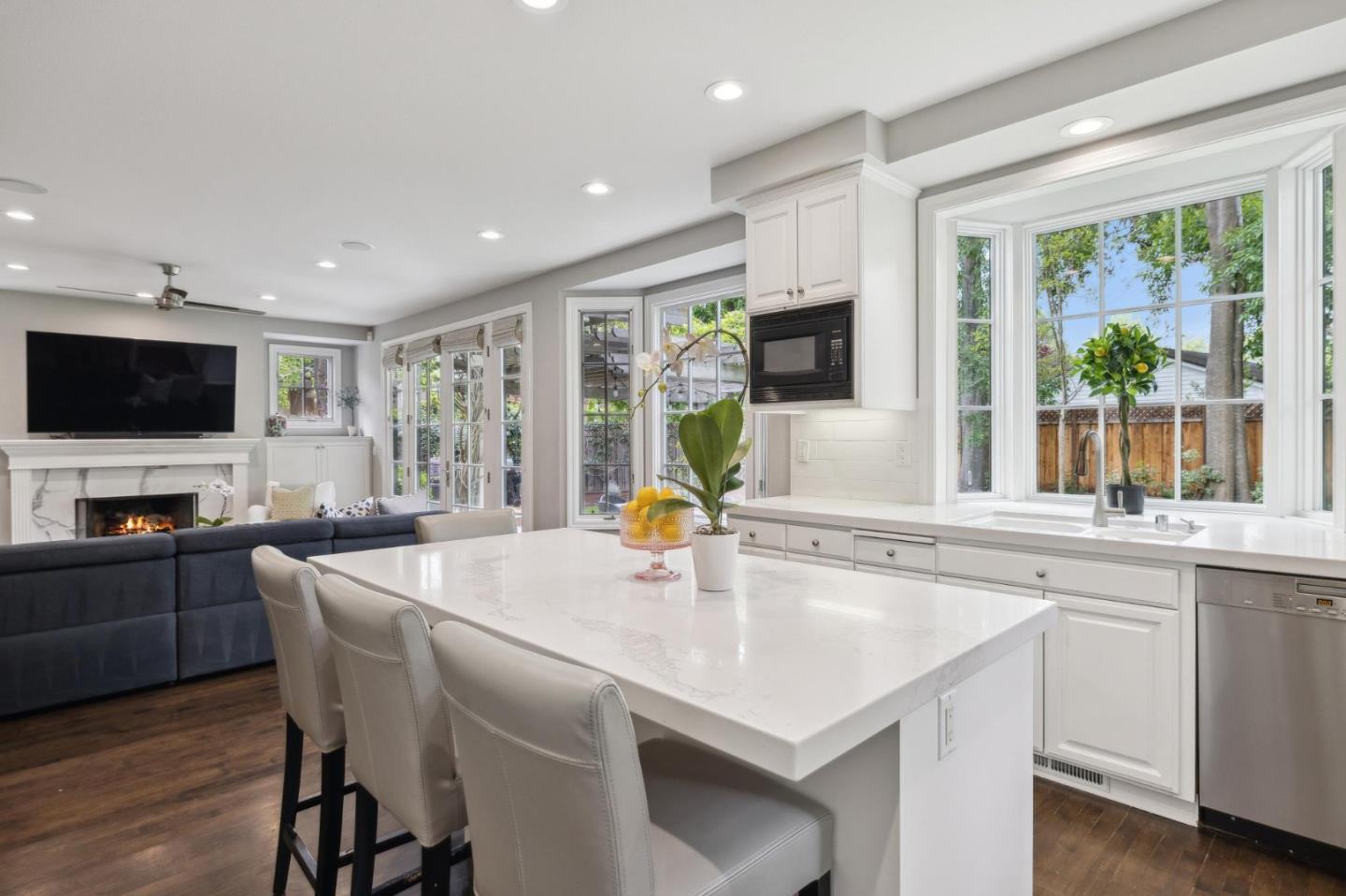 Detail Gallery Image 11 of 35 For 170 Hanna Way, Menlo Park,  CA 94025 - 4 Beds | 3/1 Baths