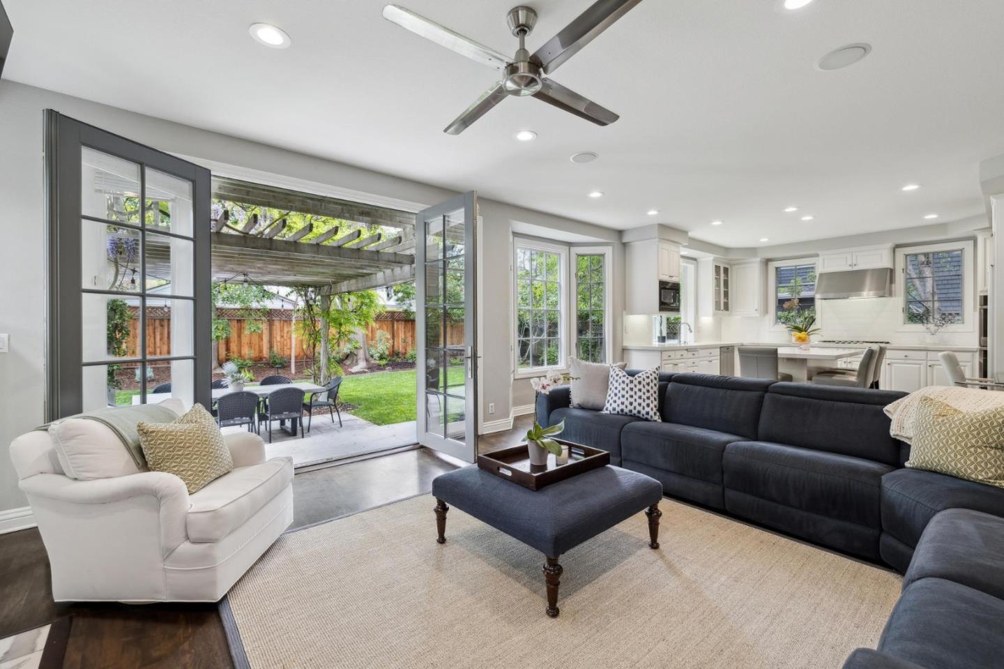 Detail Gallery Image 12 of 35 For 170 Hanna Way, Menlo Park,  CA 94025 - 4 Beds | 3/1 Baths