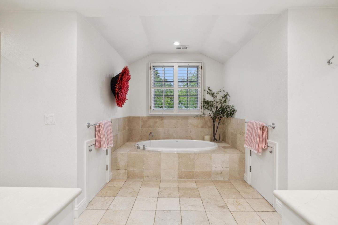 Detail Gallery Image 18 of 35 For 170 Hanna Way, Menlo Park,  CA 94025 - 4 Beds | 3/1 Baths