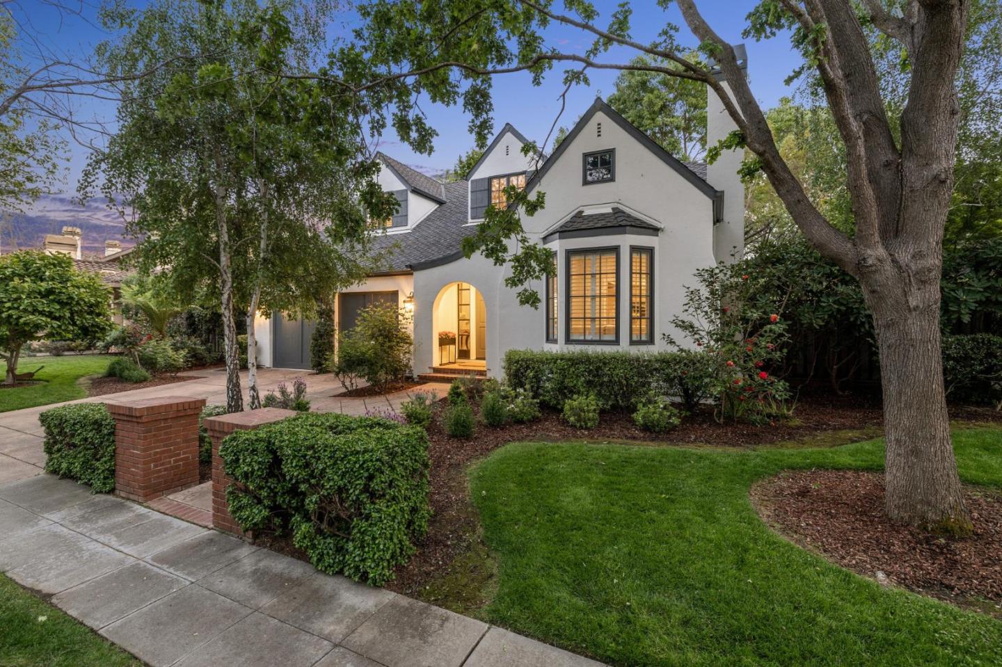 Detail Gallery Image 2 of 35 For 170 Hanna Way, Menlo Park,  CA 94025 - 4 Beds | 3/1 Baths