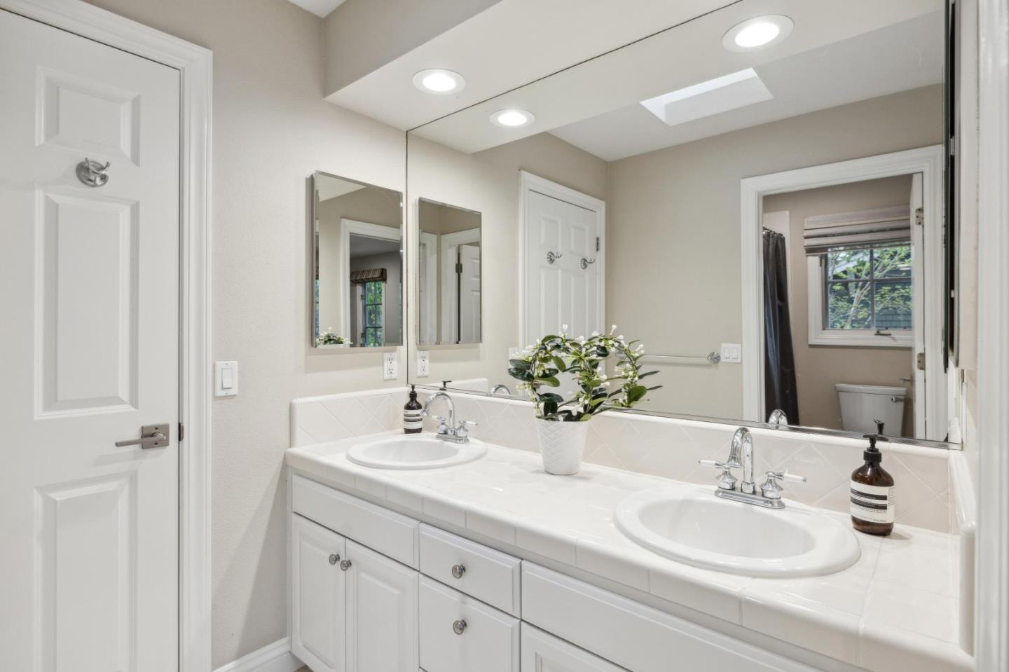 Detail Gallery Image 20 of 35 For 170 Hanna Way, Menlo Park,  CA 94025 - 4 Beds | 3/1 Baths
