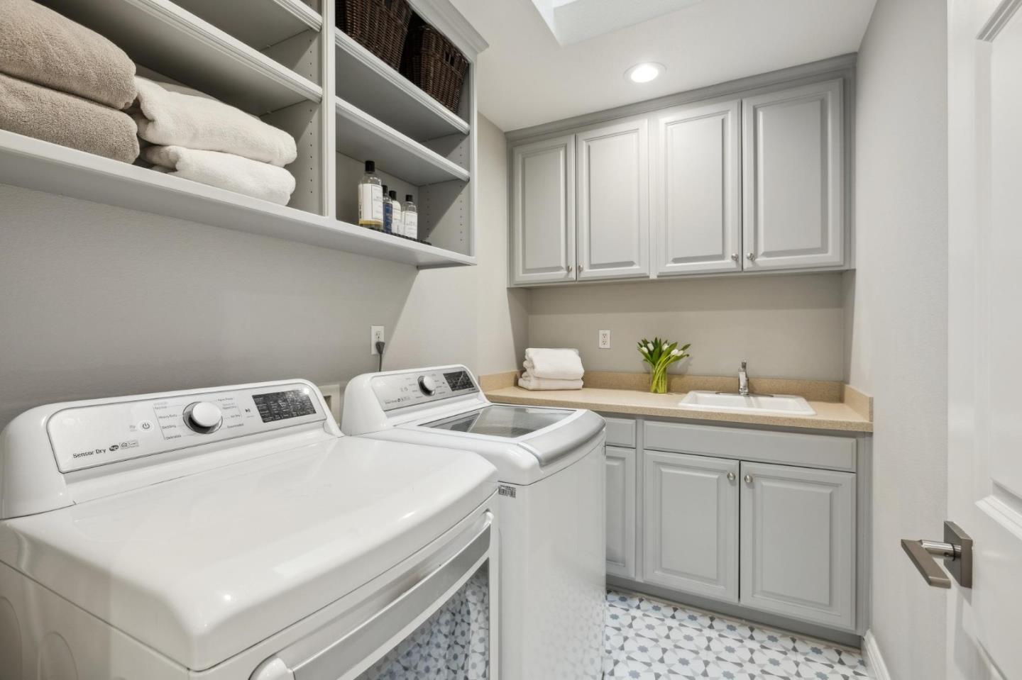 Detail Gallery Image 24 of 35 For 170 Hanna Way, Menlo Park,  CA 94025 - 4 Beds | 3/1 Baths