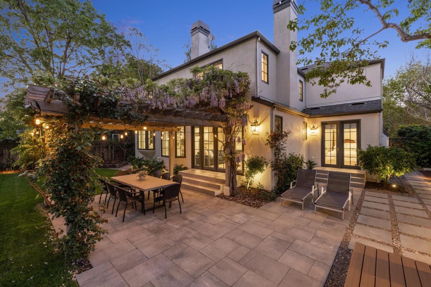 Detail Gallery Image 29 of 35 For 170 Hanna Way, Menlo Park,  CA 94025 - 4 Beds | 3/1 Baths