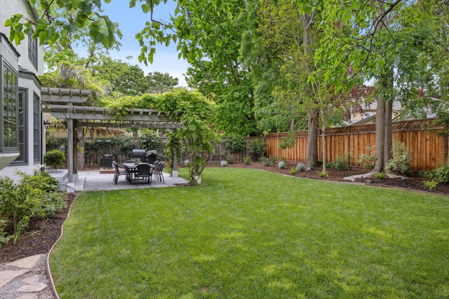 Detail Gallery Image 32 of 35 For 170 Hanna Way, Menlo Park,  CA 94025 - 4 Beds | 3/1 Baths