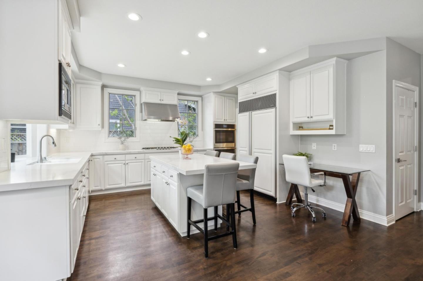 Detail Gallery Image 9 of 35 For 170 Hanna Way, Menlo Park,  CA 94025 - 4 Beds | 3/1 Baths