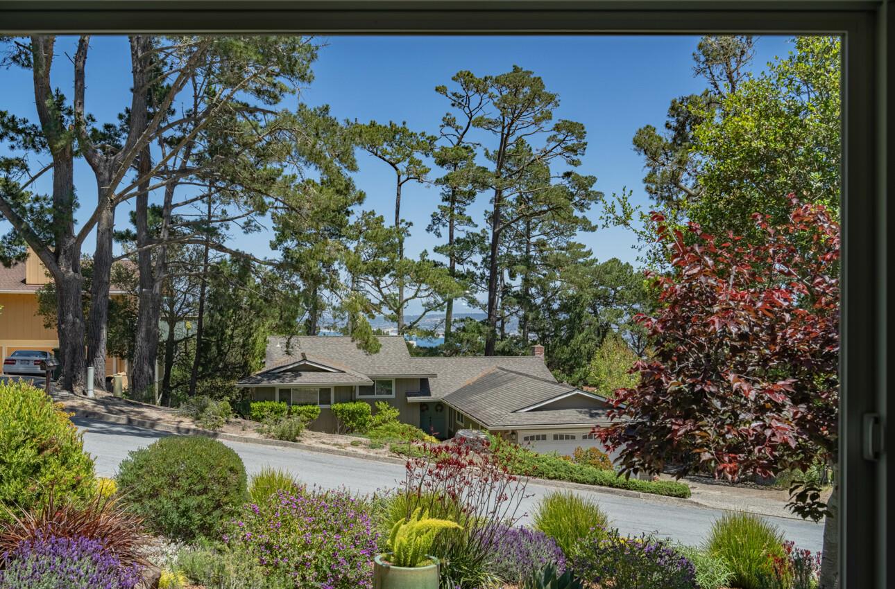 Detail Gallery Image 10 of 51 For 24 Pinehill Way, Monterey,  CA 93940 - 3 Beds | 2/1 Baths