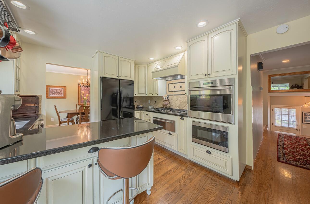 Detail Gallery Image 17 of 51 For 24 Pinehill Way, Monterey,  CA 93940 - 3 Beds | 2/1 Baths