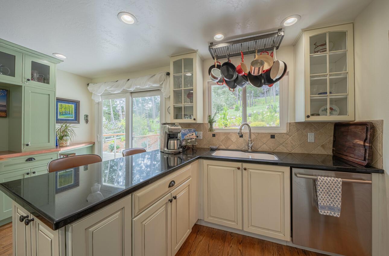 Detail Gallery Image 18 of 51 For 24 Pinehill Way, Monterey,  CA 93940 - 3 Beds | 2/1 Baths
