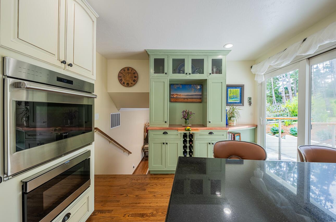 Detail Gallery Image 19 of 51 For 24 Pinehill Way, Monterey,  CA 93940 - 3 Beds | 2/1 Baths