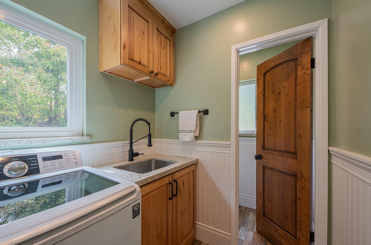 Detail Gallery Image 23 of 51 For 24 Pinehill Way, Monterey,  CA 93940 - 3 Beds | 2/1 Baths