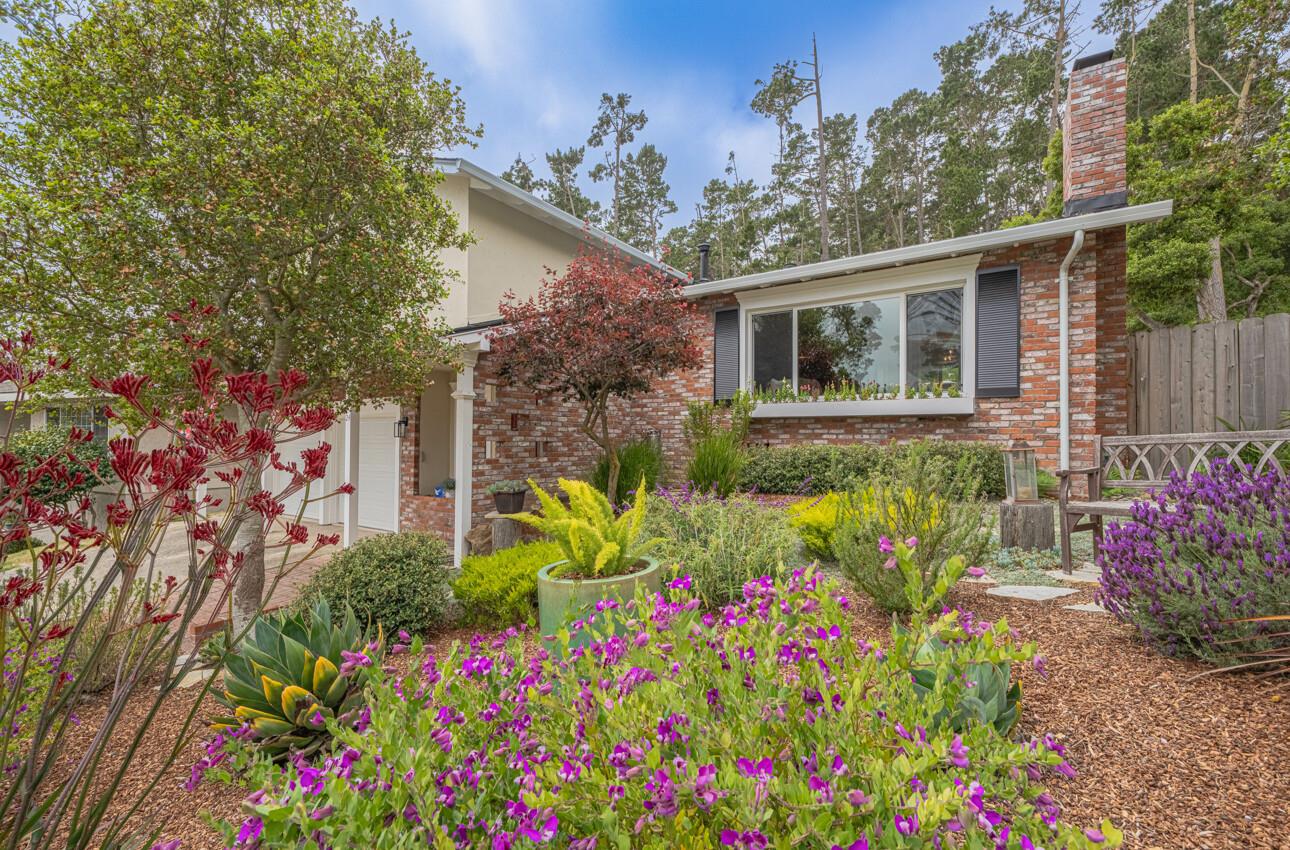 Detail Gallery Image 4 of 51 For 24 Pinehill Way, Monterey,  CA 93940 - 3 Beds | 2/1 Baths
