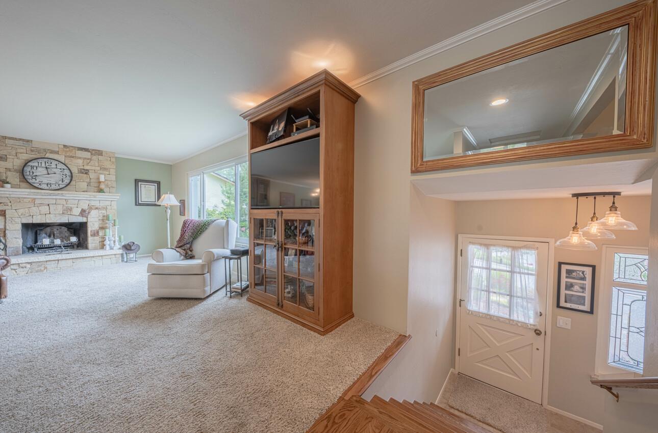 Detail Gallery Image 7 of 51 For 24 Pinehill Way, Monterey,  CA 93940 - 3 Beds | 2/1 Baths