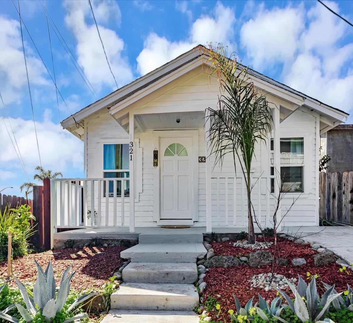 Detail Gallery Image 1 of 26 For 321 Hill St, Hollister,  CA 95023 - 2 Beds | 1 Baths