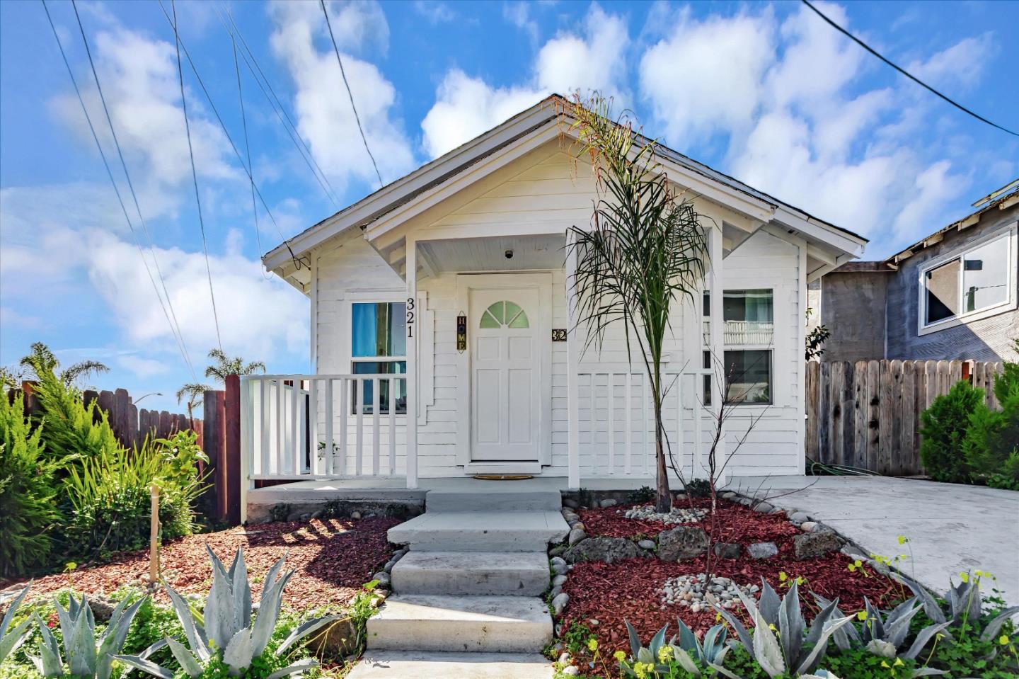 Detail Gallery Image 2 of 26 For 321 Hill St, Hollister,  CA 95023 - 2 Beds | 1 Baths
