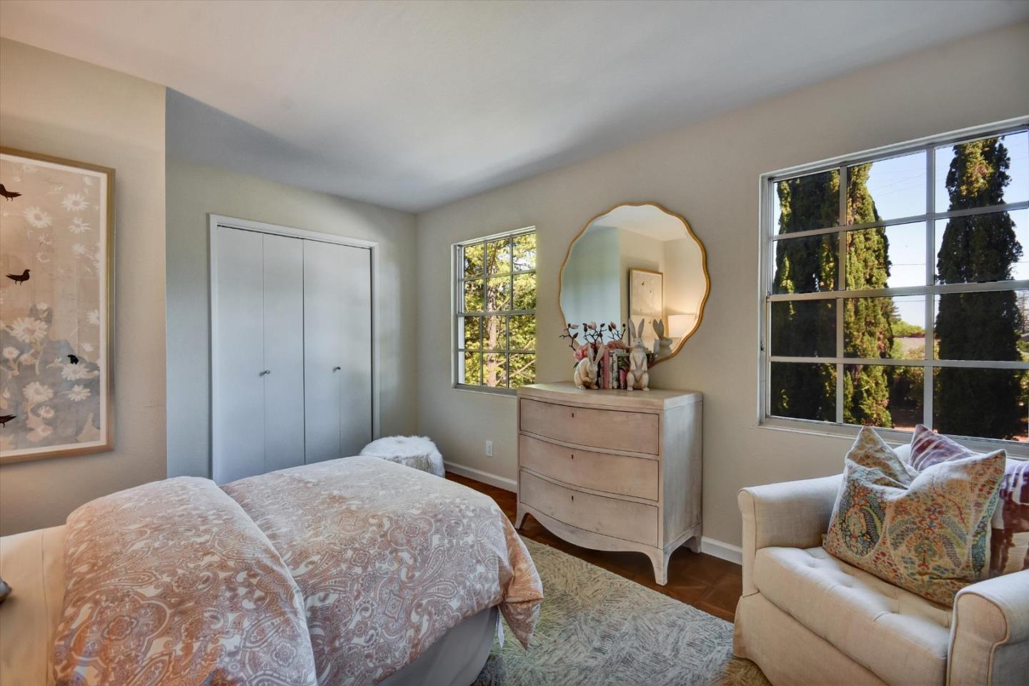 Detail Gallery Image 17 of 31 For 374 W Edith Ave, Los Altos,  CA 94022 - 5 Beds | 3 Baths