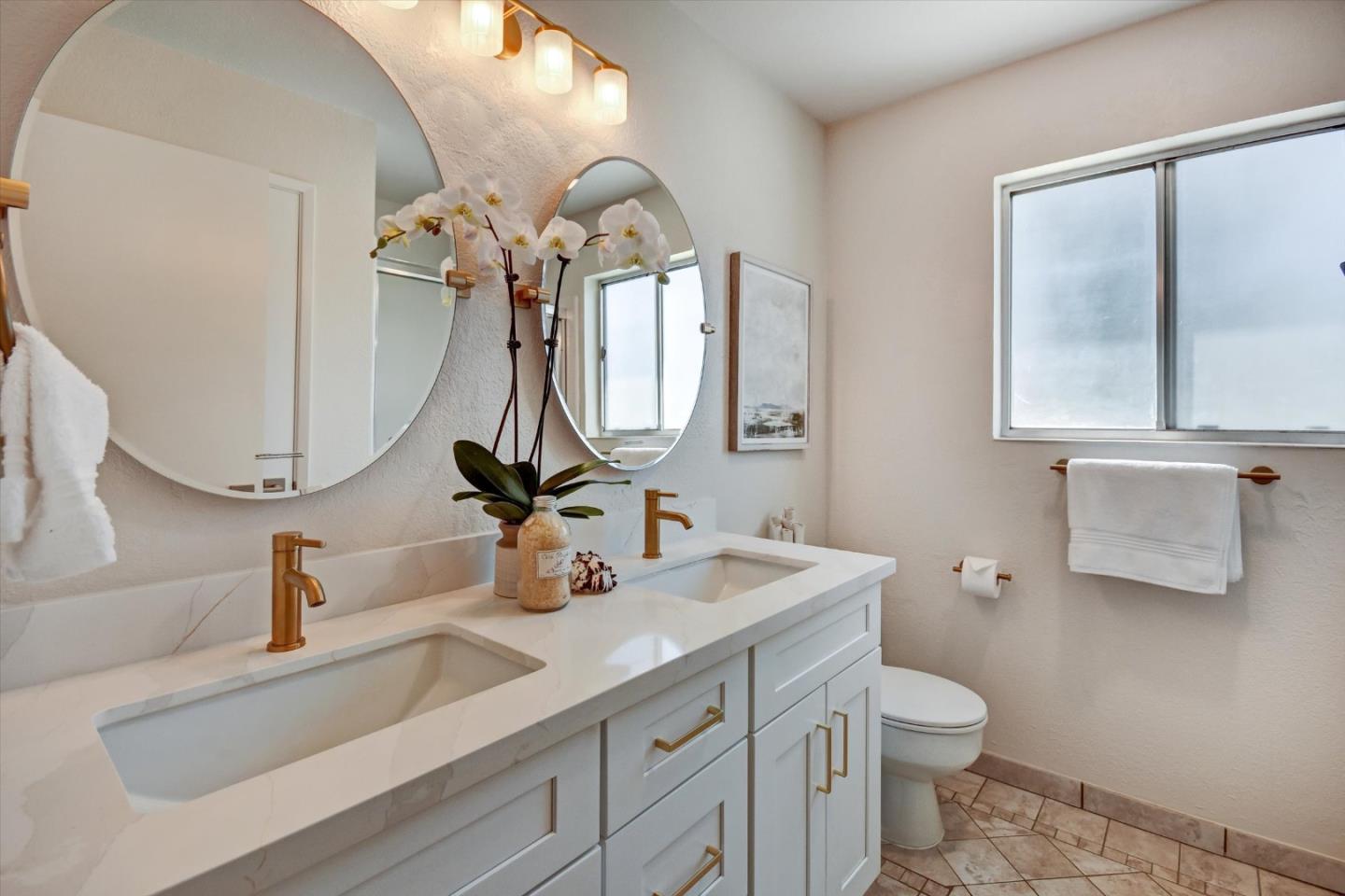 Detail Gallery Image 21 of 31 For 374 W Edith Ave, Los Altos,  CA 94022 - 5 Beds | 3 Baths