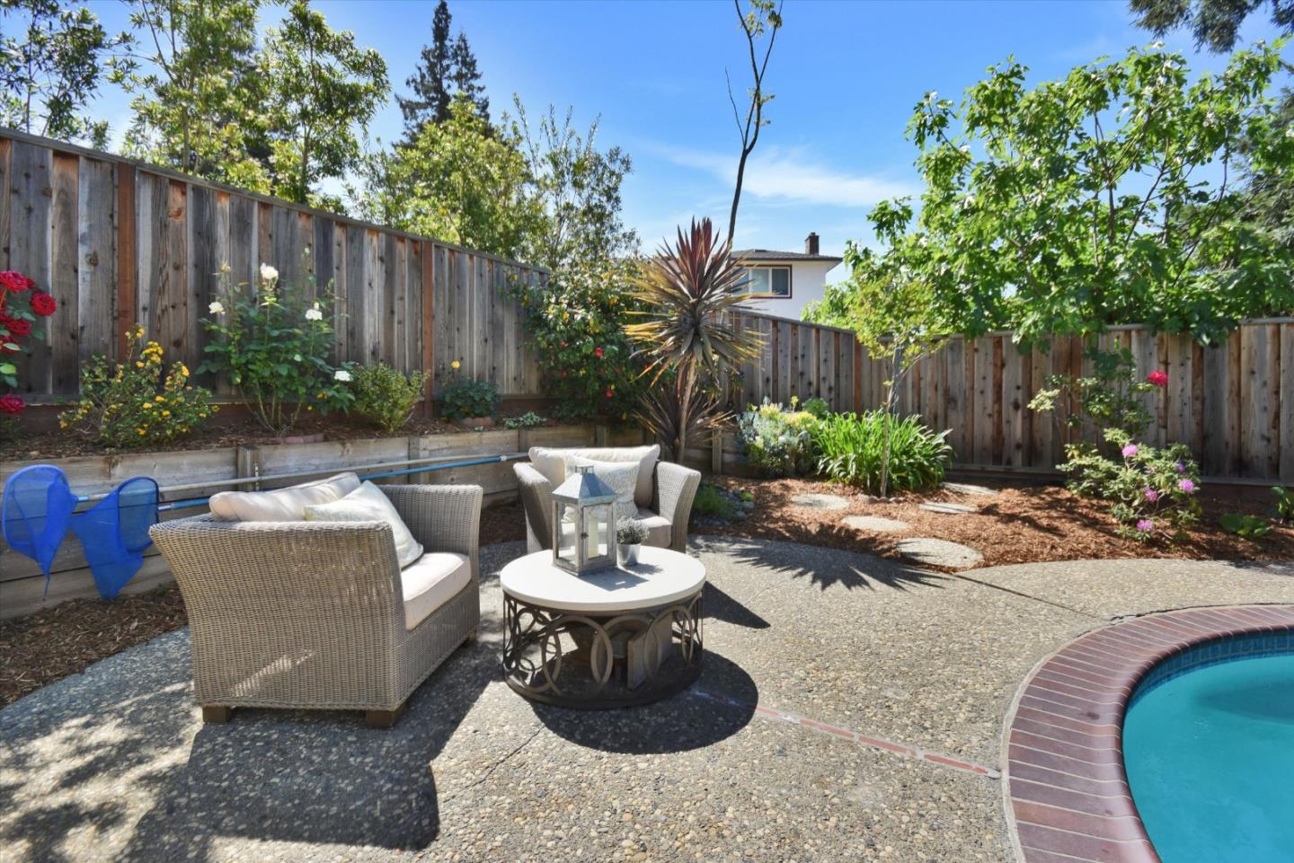 Detail Gallery Image 27 of 31 For 374 W Edith Ave, Los Altos,  CA 94022 - 5 Beds | 3 Baths