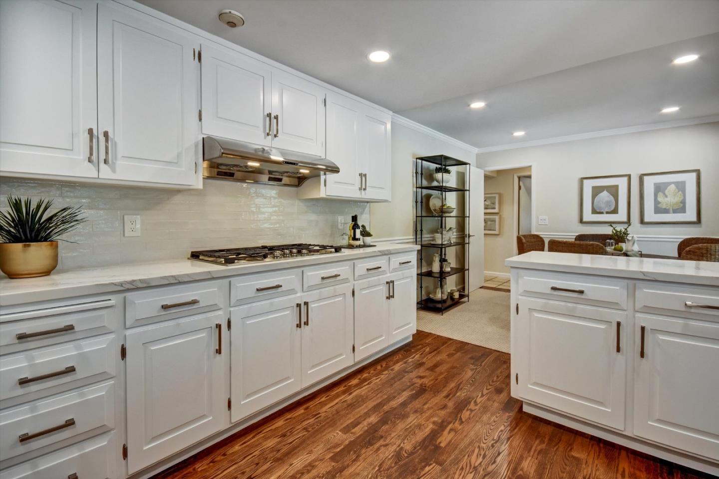 Detail Gallery Image 8 of 31 For 374 W Edith Ave, Los Altos,  CA 94022 - 5 Beds | 3 Baths