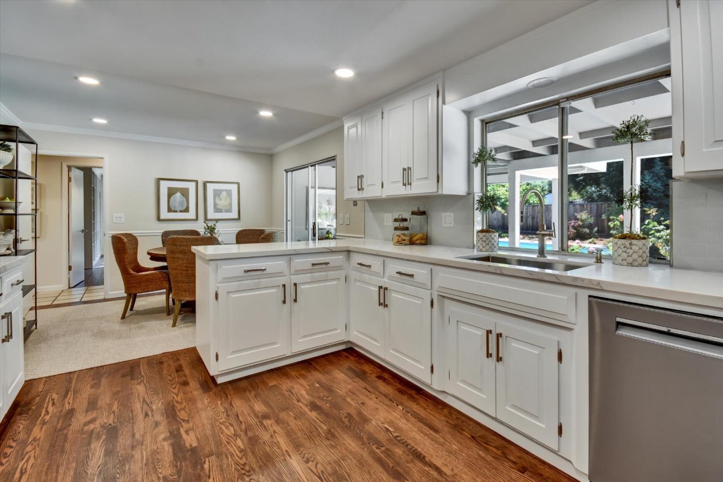 Detail Gallery Image 9 of 31 For 374 W Edith Ave, Los Altos,  CA 94022 - 5 Beds | 3 Baths