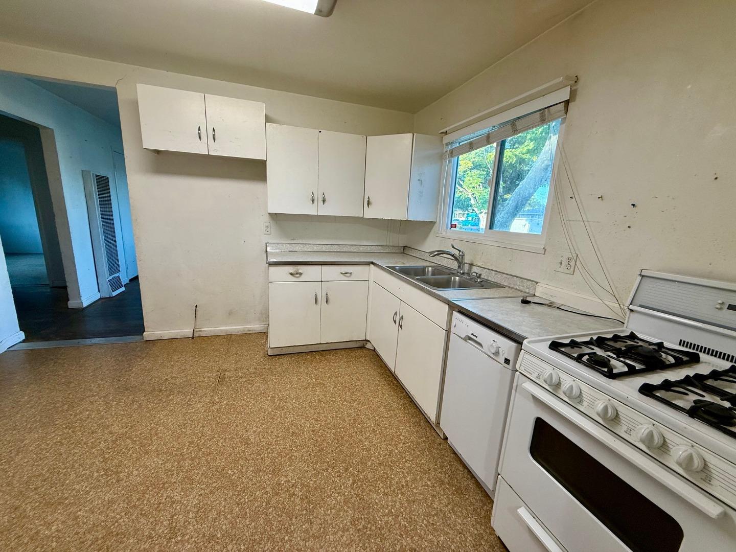 Detail Gallery Image 10 of 21 For 2617 Pilot Knob Dr, Santa Clara,  CA 95051 - 3 Beds | 1 Baths