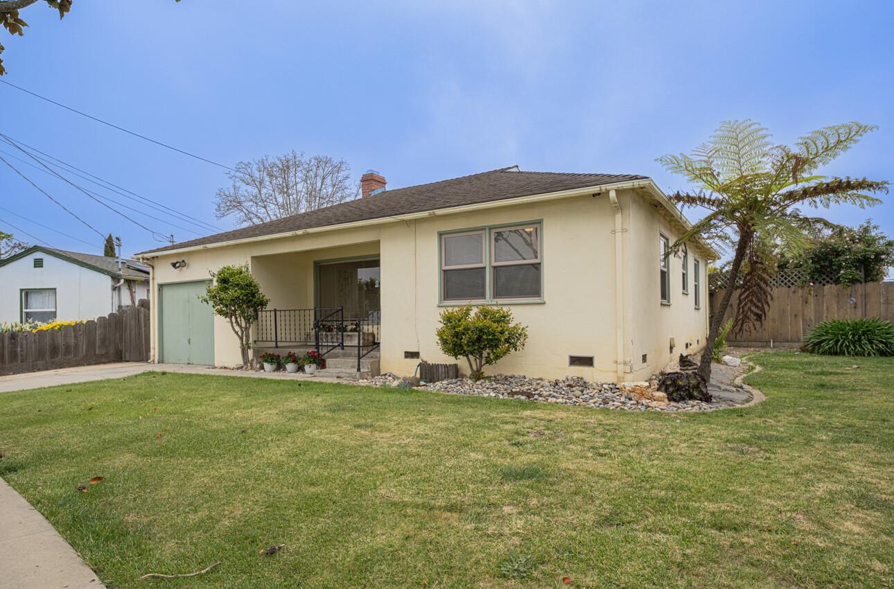 Detail Gallery Image 2 of 36 For 141 Mayfair Dr, Salinas,  CA 93905 - 2 Beds | 1 Baths