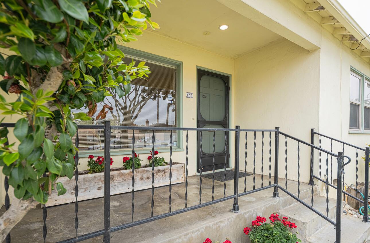 Detail Gallery Image 3 of 36 For 141 Mayfair Dr, Salinas,  CA 93905 - 2 Beds | 1 Baths