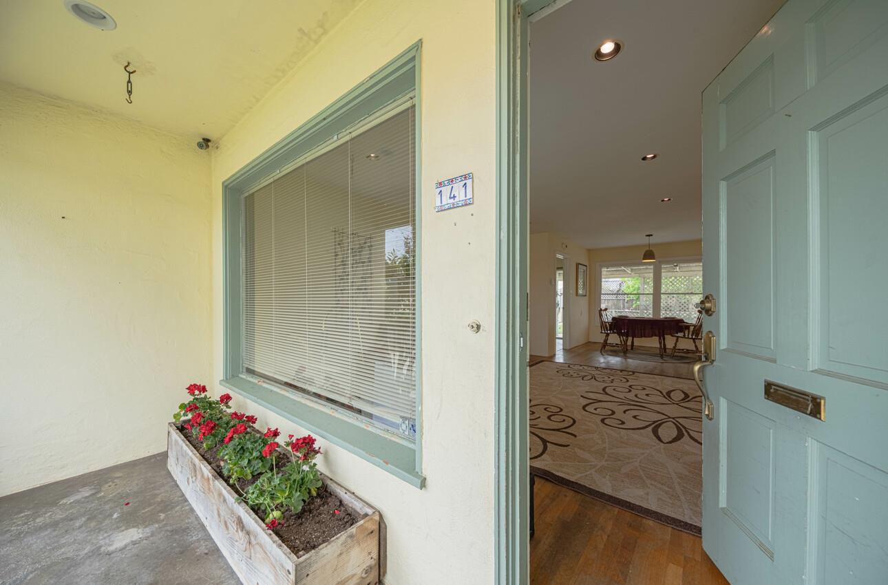 Detail Gallery Image 4 of 36 For 141 Mayfair Dr, Salinas,  CA 93905 - 2 Beds | 1 Baths