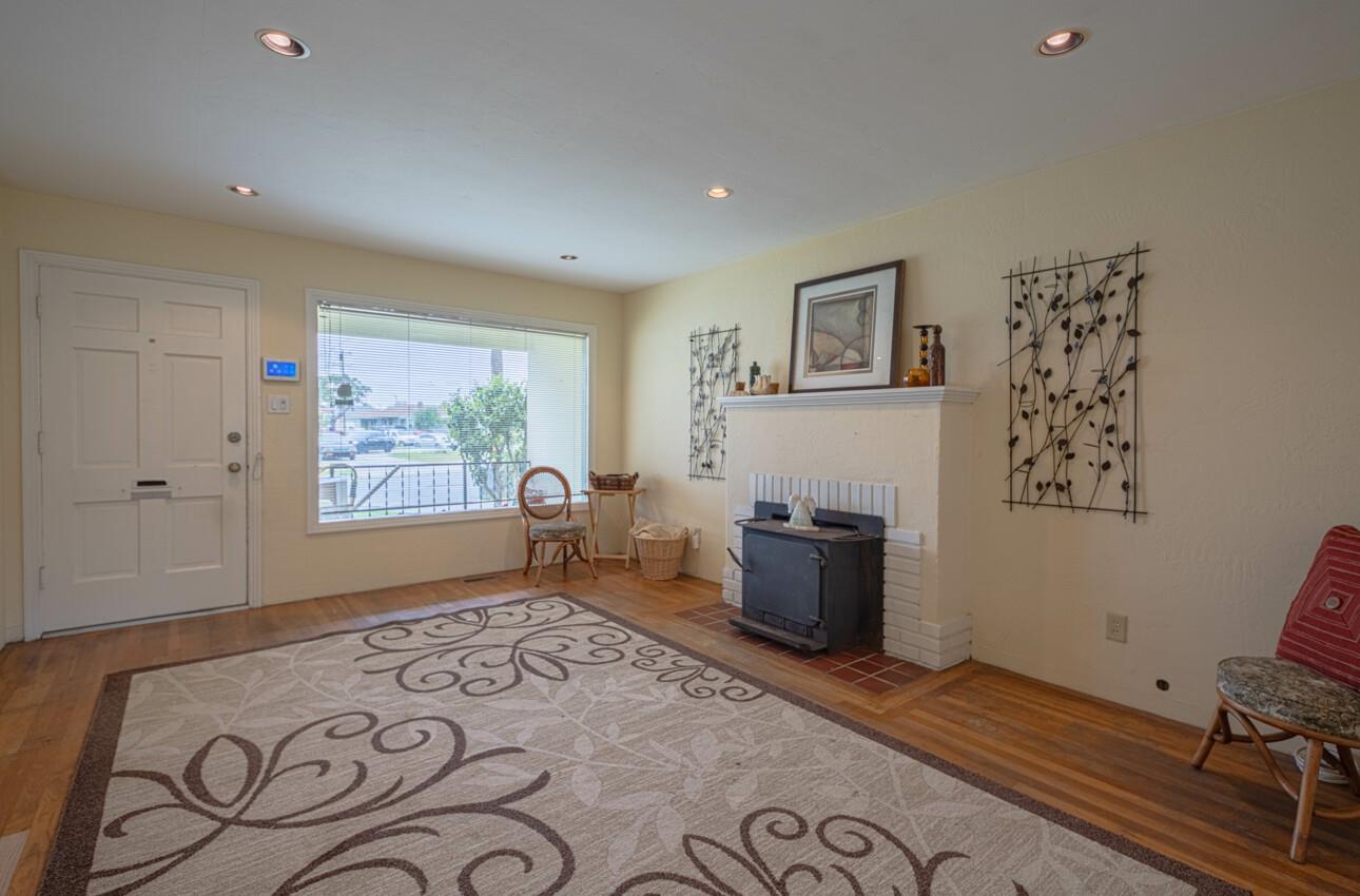 Detail Gallery Image 6 of 36 For 141 Mayfair Dr, Salinas,  CA 93905 - 2 Beds | 1 Baths
