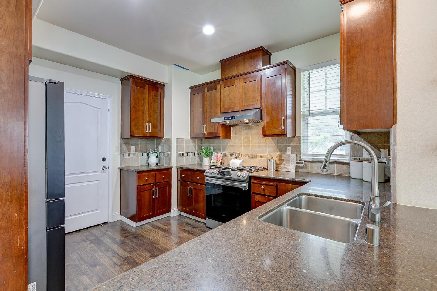 Detail Gallery Image 10 of 32 For 582 Cottage Park Dr, Hayward,  CA 94544 - 3 Beds | 2/1 Baths