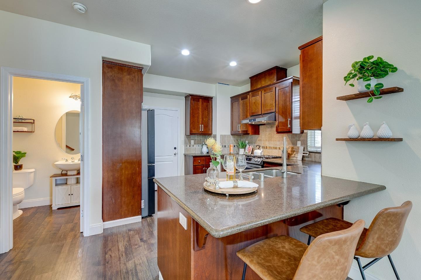 Detail Gallery Image 12 of 32 For 582 Cottage Park Dr, Hayward,  CA 94544 - 3 Beds | 2/1 Baths