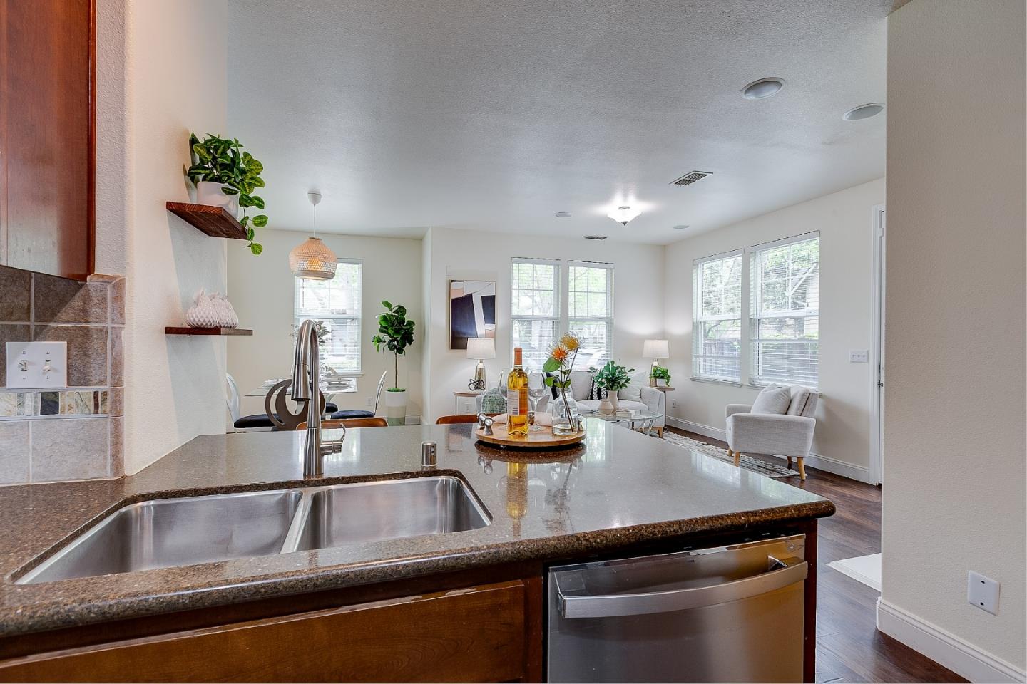 Detail Gallery Image 17 of 32 For 582 Cottage Park Dr, Hayward,  CA 94544 - 3 Beds | 2/1 Baths