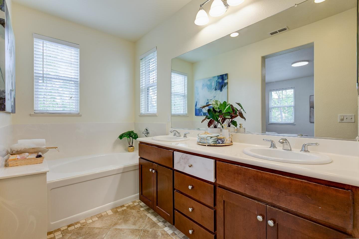Detail Gallery Image 24 of 32 For 582 Cottage Park Dr, Hayward,  CA 94544 - 3 Beds | 2/1 Baths