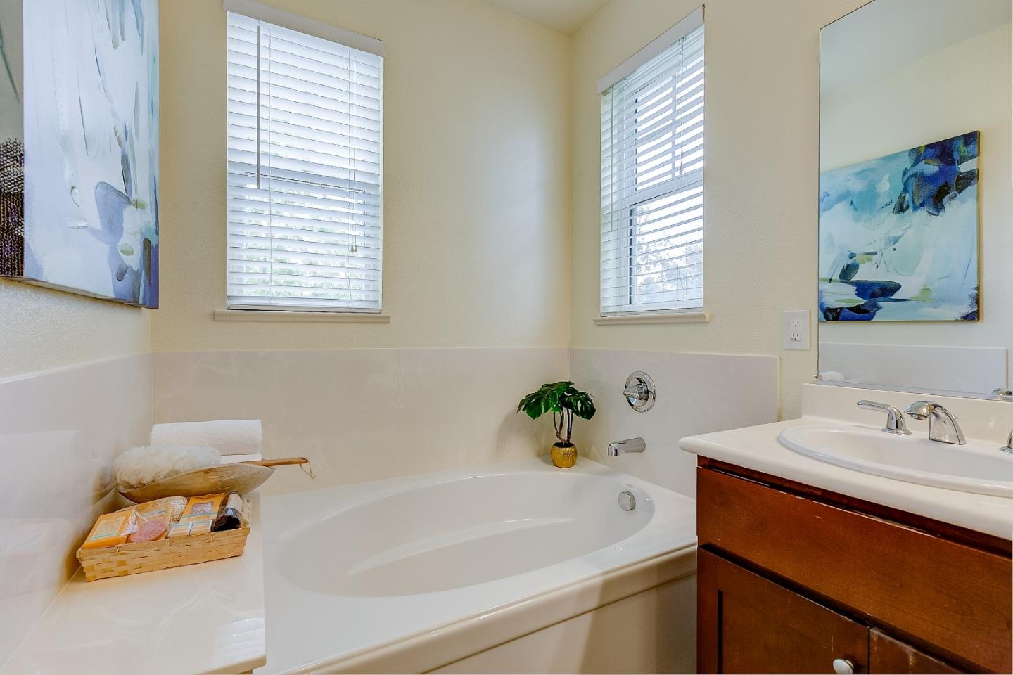 Detail Gallery Image 25 of 32 For 582 Cottage Park Dr, Hayward,  CA 94544 - 3 Beds | 2/1 Baths
