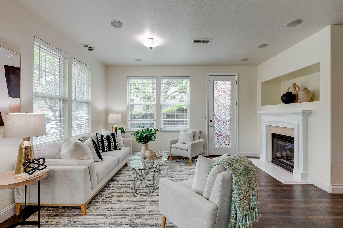 Detail Gallery Image 4 of 32 For 582 Cottage Park Dr, Hayward,  CA 94544 - 3 Beds | 2/1 Baths