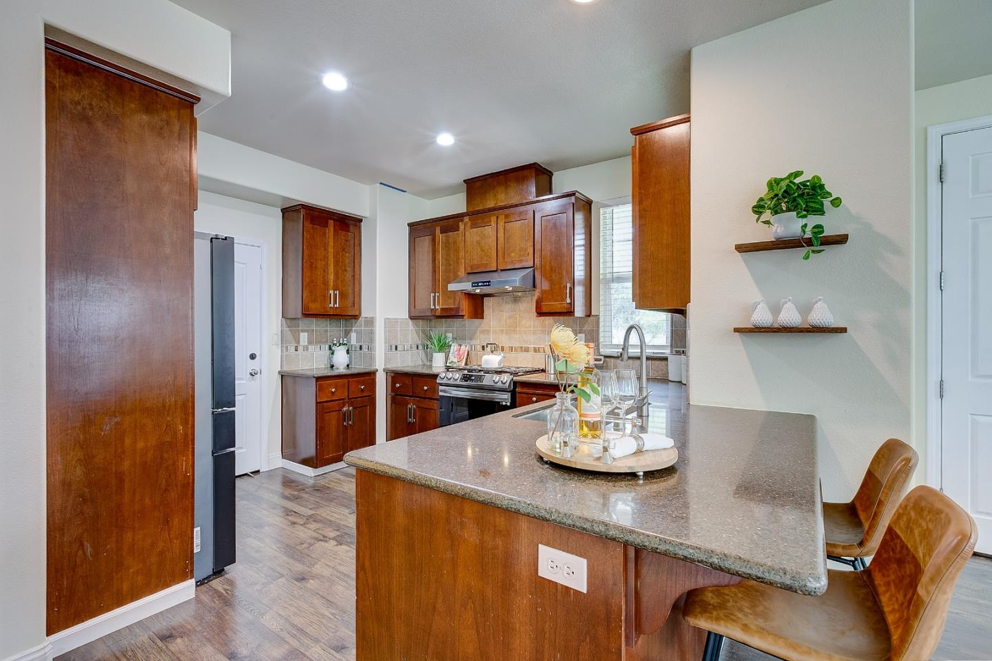 Detail Gallery Image 9 of 32 For 582 Cottage Park Dr, Hayward,  CA 94544 - 3 Beds | 2/1 Baths